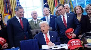 Donald Trump Firma Ley que Pone Fin a Cierre de Gobierno Parcial tras  Negociar con Demócratas | N+