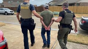 Así localiza el ICE a un inmigrante de interés en Estados Unidos: proceso y  estrategias