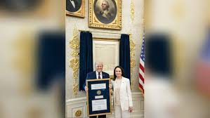 Donald Trump dice que María Corina Machado le "obsequió" su Premio Nobel de  la Paz