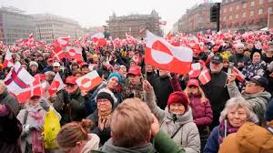 Miles de personas se manifiestan en Dinamarca contra Trump: "Manos fuera de  Groenlandia" | Onda Cero Radio