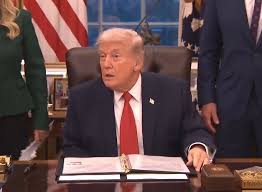 Firma Trump orden ejecutiva para imponer aranceles a países que suministren petróleo a Cuba - Todo es Politica