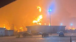 Reportan fuerte incendio en los alrededores de la Refinería Olmeca